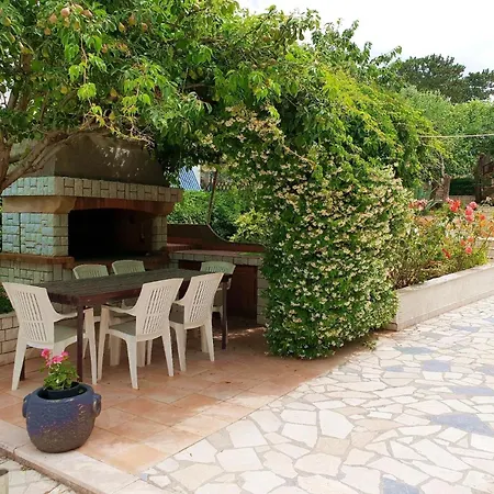 Apartment Devcic-40M Vom Meer, Haustierfreundlich Apartment Silo (Krk)