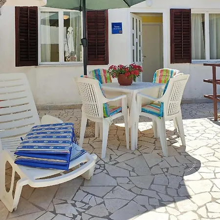 Apartment Devcic-40M Vom Meer, Haustierfreundlich Apartment Silo (Krk)